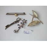 A bag of silver items incl. sword brooch, pearl bar brooch etc.