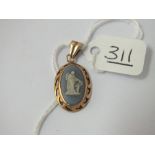 A Wedgwood oval pendant in 9ct