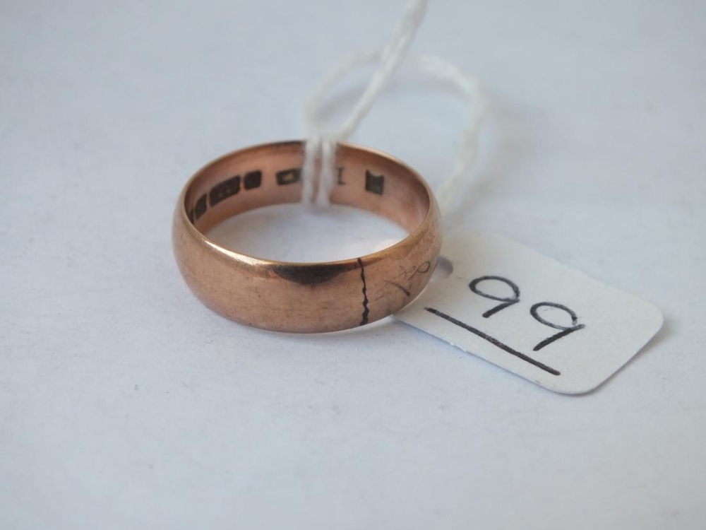 A rose gold wedding band in 9ct - size R - 4.4gms