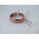 A rose gold wedding band in 9ct - size R - 4.4gms