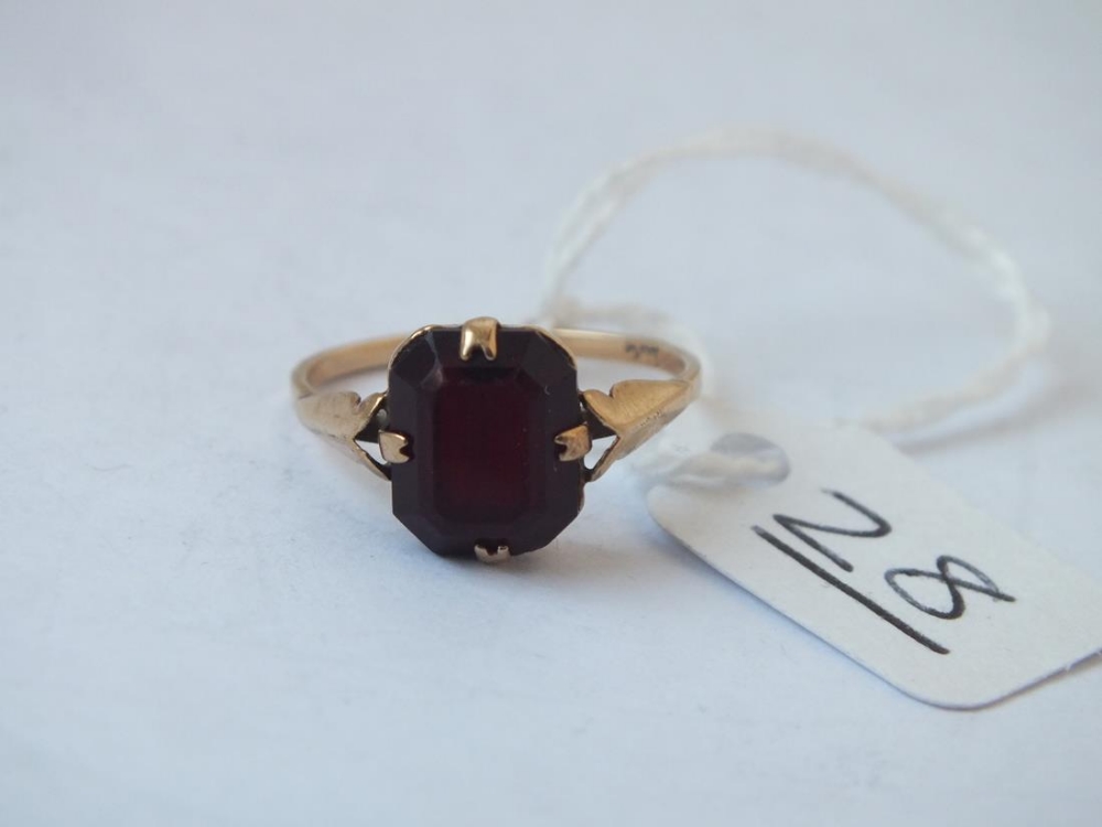 A dark stone ring in 9ct - size K