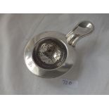 A continental tea strainer on stand (800 standard)