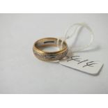 A two-colour gold wedding band in 18ct gold - size K - 4.4gms