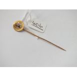 A sapphire mounted fancy topped stick pin in 14ct gold - 1.5gms