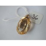 An antique oval citrine set pendant in 15ct gold - 8.5gms