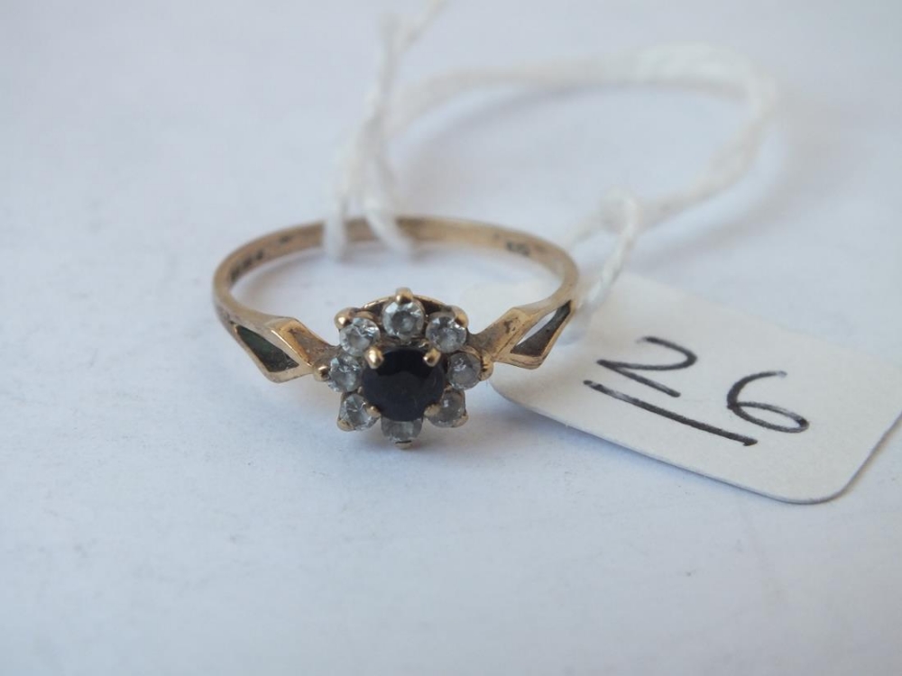 A blue stone cluster ring in 9ct - size O