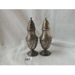 A pair of peppers with embossed urn-shaped bodies - Sheffield 1892