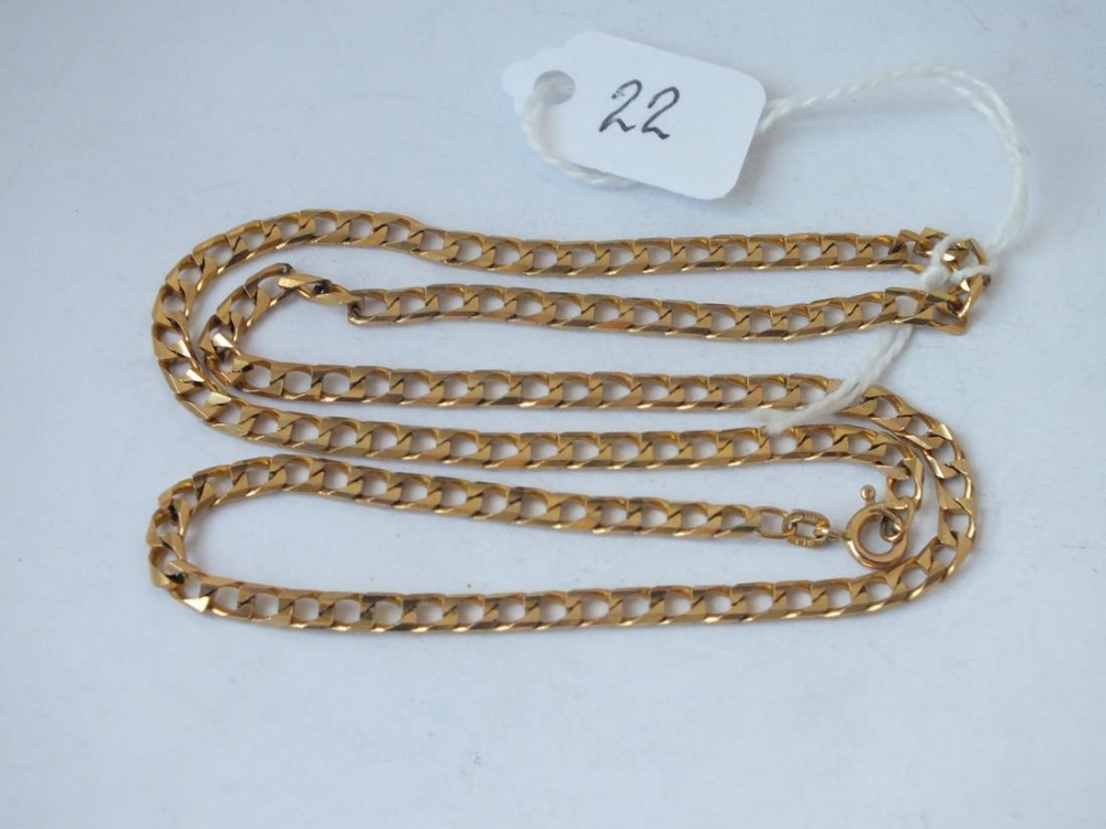 A flat curb link neck chain in 9ct - 10gms