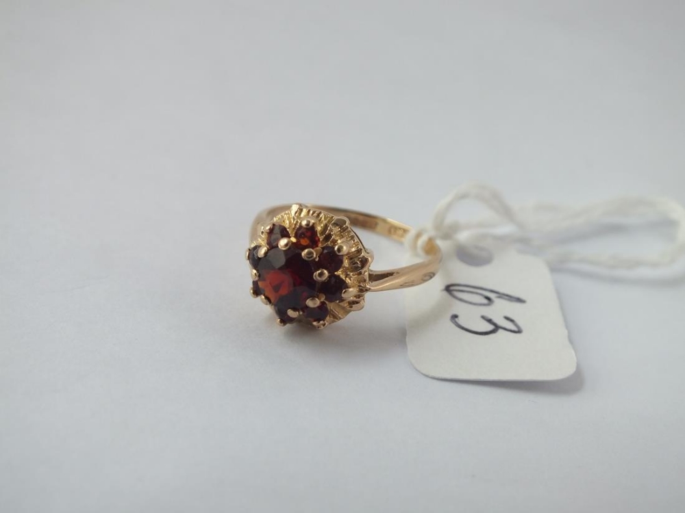 A garnet cluster ring in 9ct - size K - 2.1gms