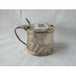 A Victorian half-fluted mustard pot with bgl - London 1886