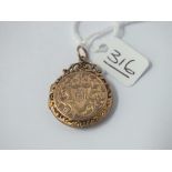 A circular back & front locket in gold