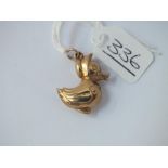 A charm in the form of a duck in 9ct 1.5gms