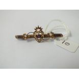 A pearl and garnet attractive brooch in 15ct gold