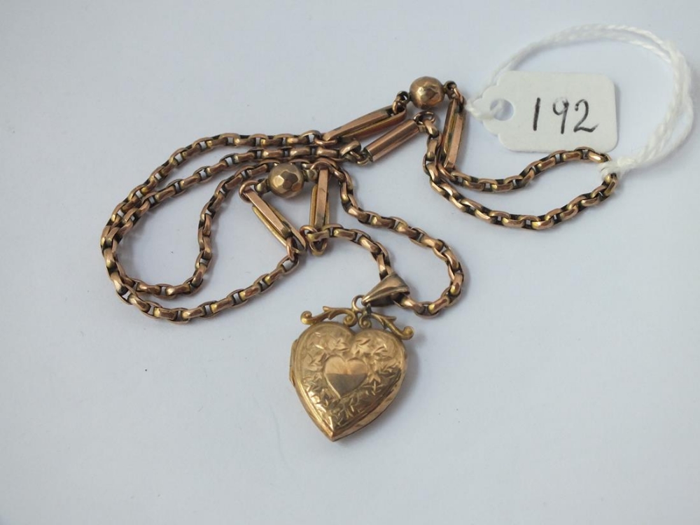 A Victorian heart locket & chain in 9ct - 10.5gms