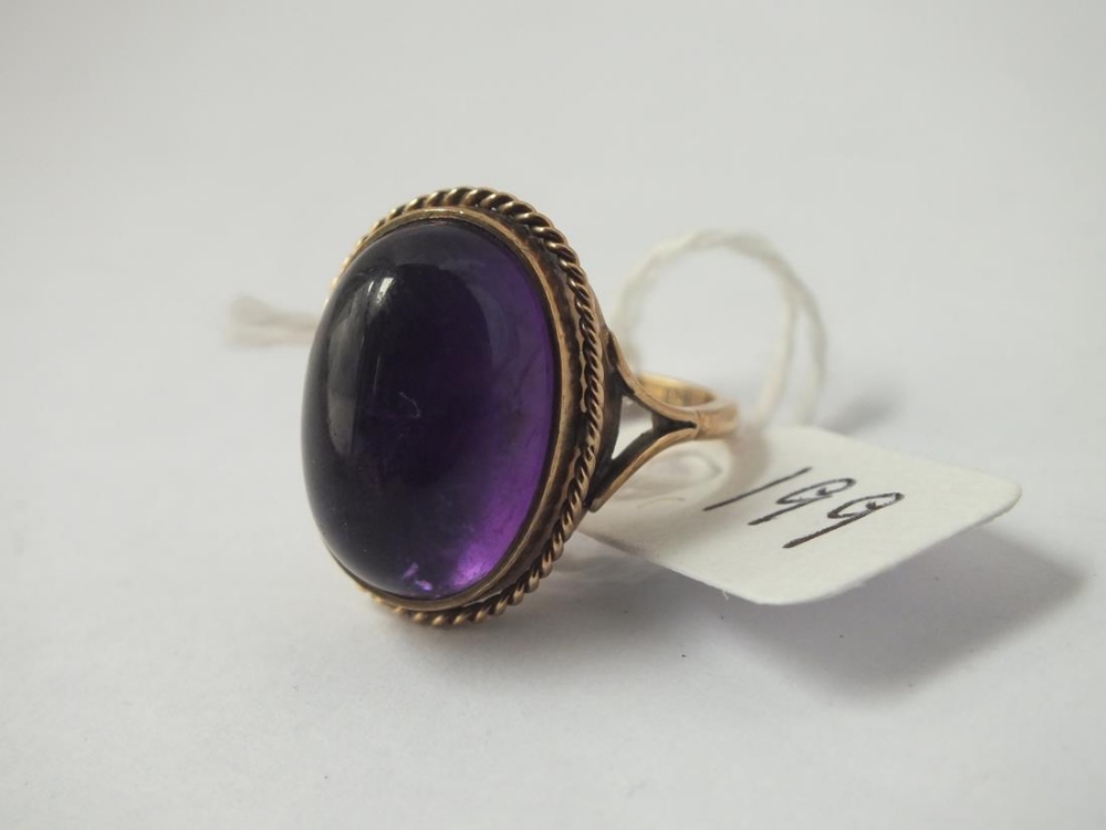 A large Victorian amethyst ring in 9ct - size P - 6.4gms