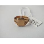 A gents signet ring in 9ct - size R - 4.6gms