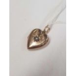 AN ANTIQUE (UNMARKED) HINGED HEART LOCKET INSET WITH PEARL