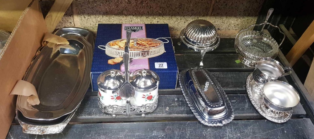 SHELF & CARTON OF MODERN PLATED WARE INCL: H SAMUEL SILVER PLATED GLASS DISH HORS D'OEUVRE