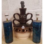 2 BLUE TABLE LAMPS & A CHINA TABLE LAMP