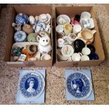 2 CARTONS OF MIXED CHINAWARE, JUGS & JUGS, PIG MONEY BOX'S, 2 WEDGWOOD COMMEMORATIVE PLATES, VASES &