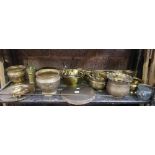 SHELF WITH QTY OF BRASS WARE INCL: VASES, A GONG & BRASS ORNAMENTS