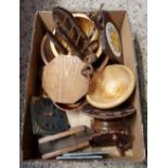 CARTON WITH VARIOUS WOODEN BOWLS, LETTER RACKS & OTHER TREEN ITEMS