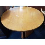 CIRCULAR EXTENDING DINNING TABLE