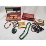 A TUB WITH NECKLACES, A RED LEATHER PURSE, POWDER COMPACTS & SMALL TINNED BOXED DRESSING TABLE SET