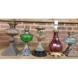 4 OIL LAMPS WITH GLASS RESERVOIRS & 1 CRANBERRY COLOURED GLASS TABLE LAMP