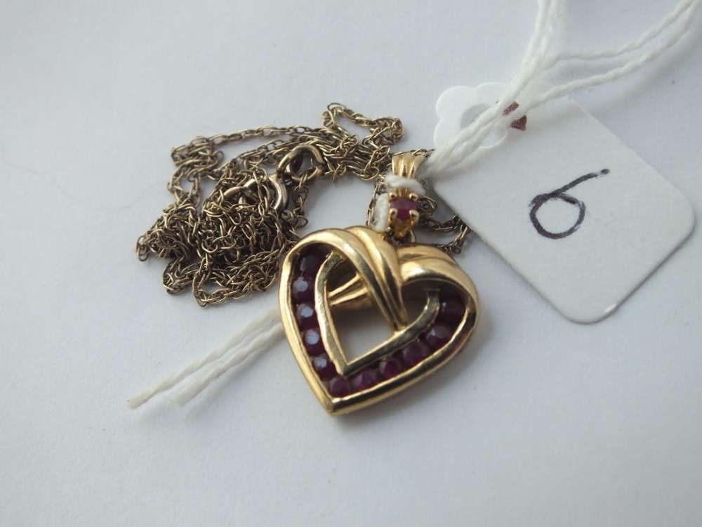 A heart shaped pendant on fine neck chain set in gold - 4.6gms