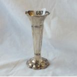 A trumpet shaped spill vase with fluted stem, 5.5" high. Chester 1915, 51gms.