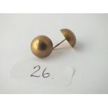 A pair of domed earrings in 9 ct - 2.3gms.