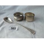 A long handled egg spoon. Sheffield 1893 and two napkin rings 46gms.