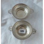 A pair of two handled sweet dishes with pierced decoration, 5" dia. B'ham 1911, 91gms.