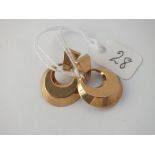 A pair of plain drop earrings in 9 ct - 1.7gms