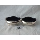 A pair of oval salts on pad feet with liners. B'ham 1903/04, 50gms.