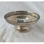 A circular dish on a pedestal base, 5.5" dia. Sheffield 1933 55gms.