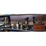 SHELF OF MIXED METALWARD INCLUDING CANDLESTICKS, BRASSWARE AND DECORATIVE LEATHER COVERED IRON