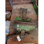 GREEN PAINTED METAL NO1 HIBERNIA CARPENTERS VISE