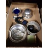 2 CARTONS OF MIXED CHINAWARE, INCLUDING PLATES, SOUP TUREEN, MIRROR, A BRASS VASE HOLDER AND OTHER