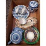 CARTON CONTAINING BLUE AND WHITE WEDGEWOOD TEAPOT WITH STAND AND VARIOUS PLATES AND A BLUE AND WHITE