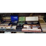 SHELF OF MIXED BOXED CUTLERY, DESSERT KNIVES, FISH SERVERS AND COFFEE SPOONS AND FIVE SILVER HANDLED