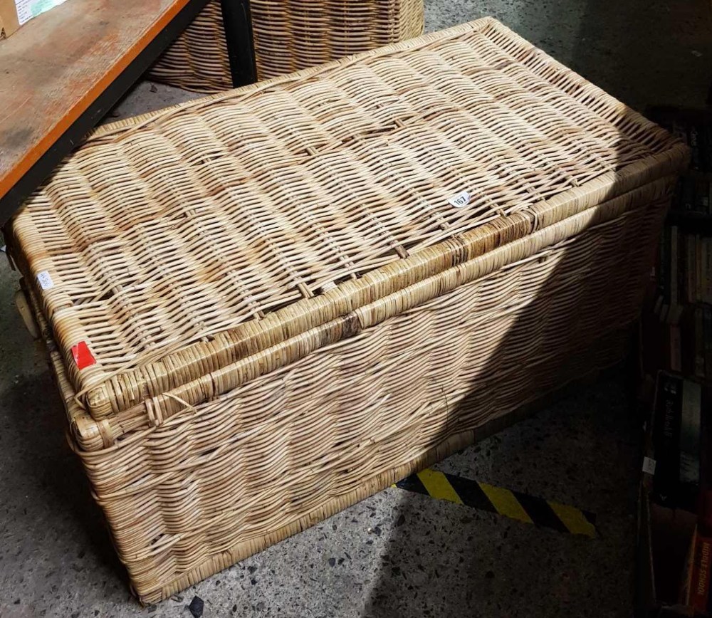 LIDDED WICKER BASKET WITH HANDLES, APPROX 36'' LONG, 20'' WIDE AND 18'' DEEP