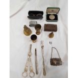 TUB CONTAINING VARIOUS BRASS ITEMS, PAIR OF PLATED HUNT PATTERN GRAPE SHEARS, PLATED DIP PEN,