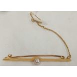 15CT BAR BROOCH WITH PEARL, APPROX 2.4 G