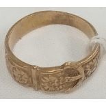 9CT GOLD BUCKLE RING, SIZE N, APPROX 3G