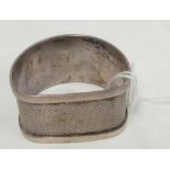 A SILVER ''D'' SHAPED NAPKIN RING, BIRMINGHAM 1933