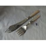 A pair of Victorian engraved fish servers with MOP handles - Sheffield 1900 by HF