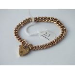 A ROSE GOLD CURB LINK BRACELET WITH CHESTER PADLOCK IN 9CT - 11gms