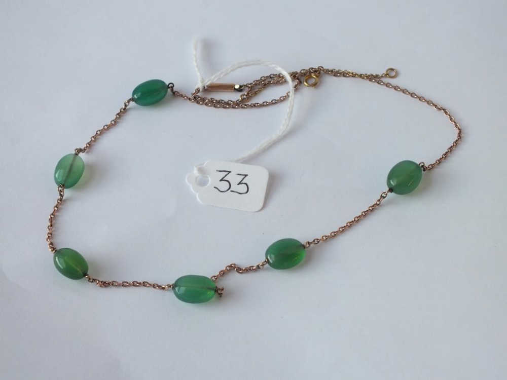 A fancy chain with chrysoprase beads in 9ct - Image 2 of 2